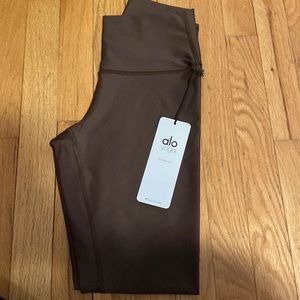 Espresso brown Alo Leggings. Never worn. NWT!!